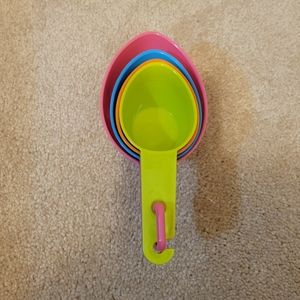 Colored measuring cups